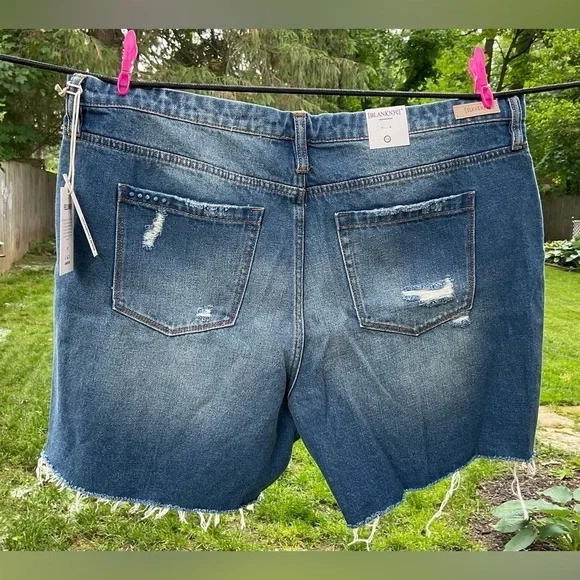 NWT Blank NYC Raw Cut Off Shorts - Picture 3 of 5